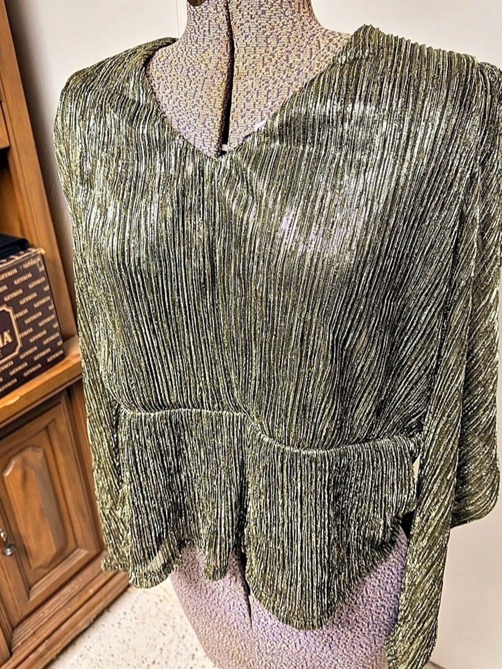 Simply Vera Wang Metallic Pleated Blouse in Green & Gold XL Like New
